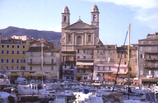 L'glise au port est assez connue.